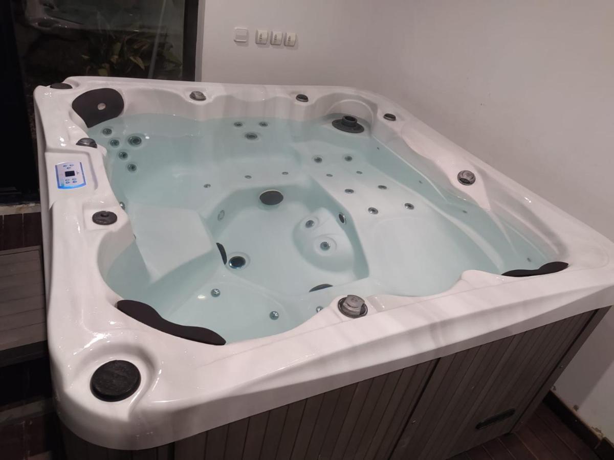 ヴァルロマネス Casa Ceca De La Playa Y Barcelona, Con Piscina Climatizada Y Jacuzziヴィラ エクステリア 写真