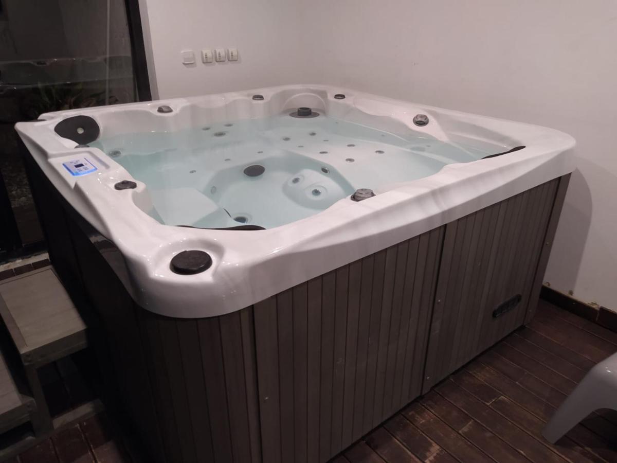 ヴァルロマネス Casa Ceca De La Playa Y Barcelona, Con Piscina Climatizada Y Jacuzziヴィラ エクステリア 写真